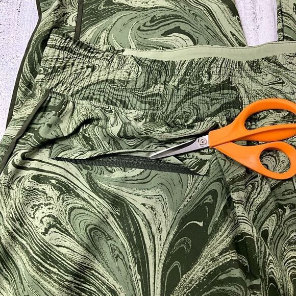 ATHLETA Brooklyn Joggers Sumi Green Marble - Picture 6 of 6